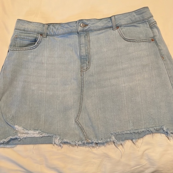 wild fable Dresses & Skirts - WILD FABLE Denim Jean Stretch Mini Short Skirt Women’s Sz 18 Light Wash
